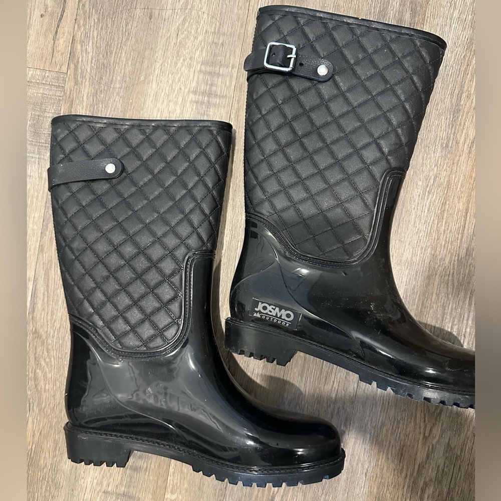 Nearly new rain/snow boots!